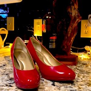 Red pumps, like new.